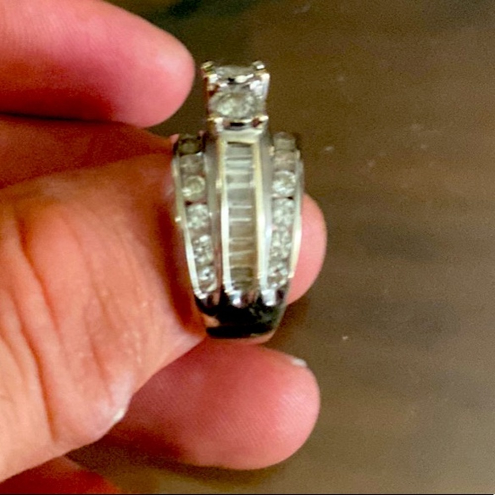 Womens wedding ring 3.95 carrots